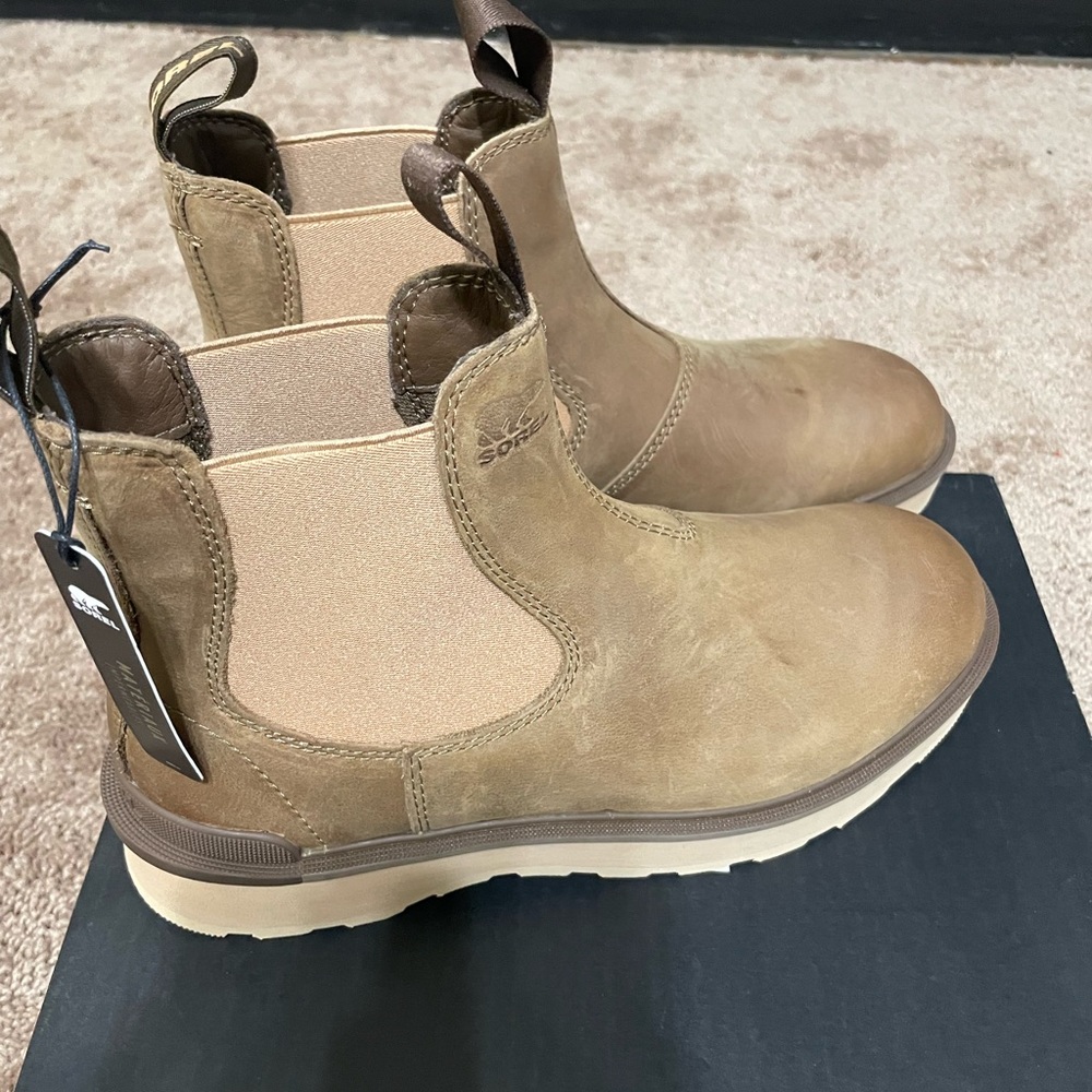 Brand new-Sorel Hi-Line Chelsea Boots